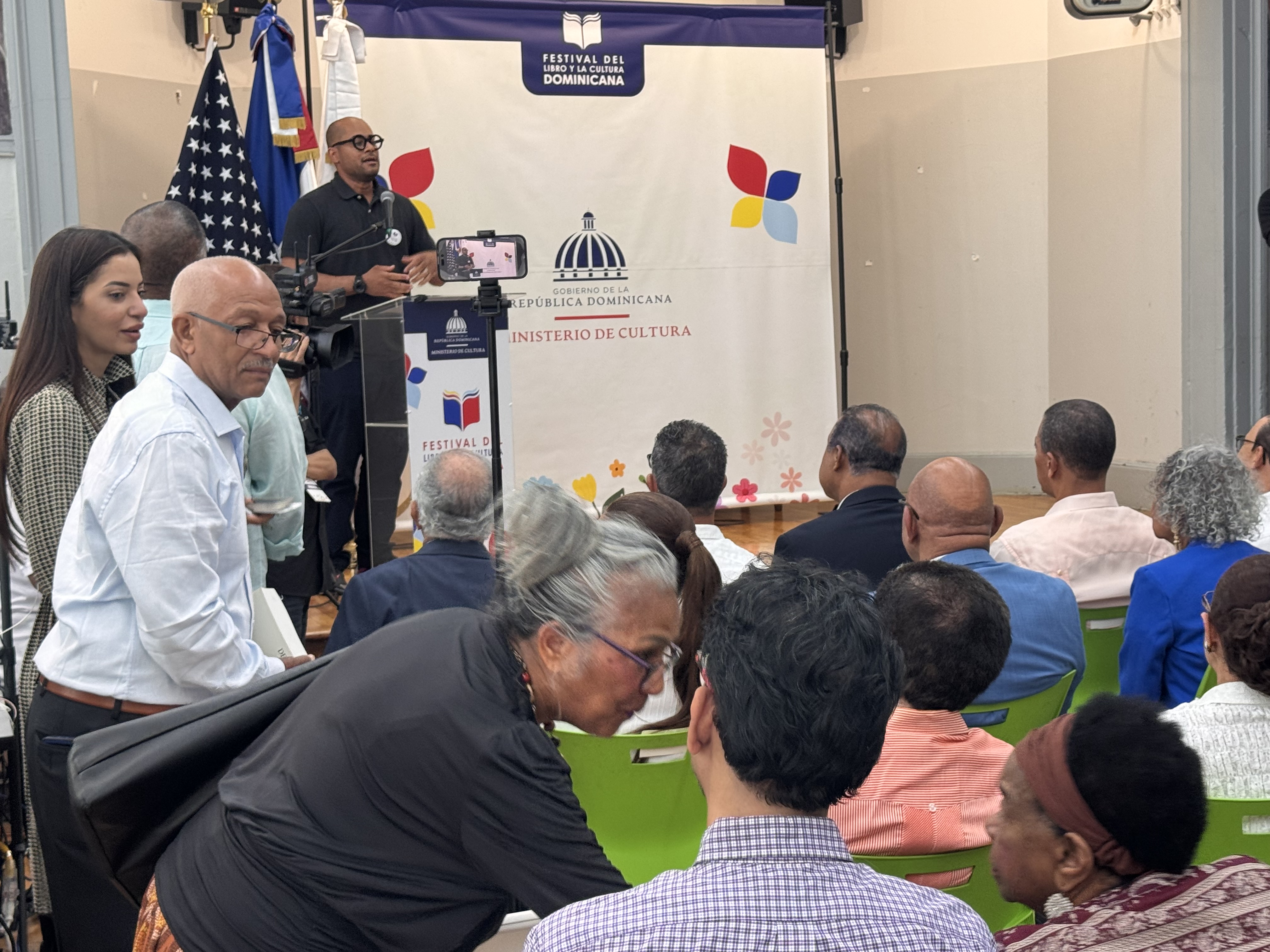 Aspirante a presidencia de la R. Dominicana presenta libro en NY - Image 4