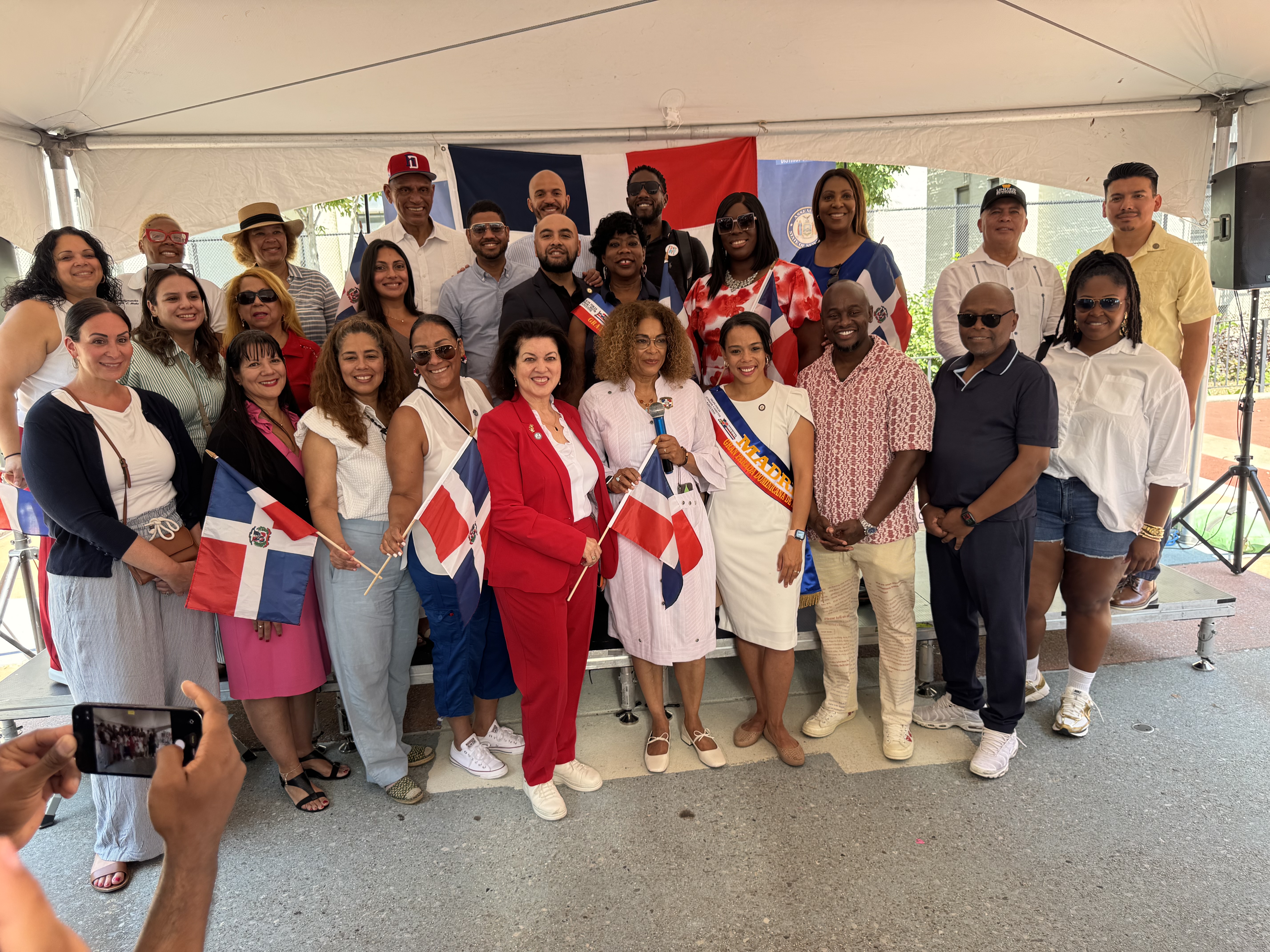 Hacen llamado a la unidad durante desayuno Grand Parada Dominicana de El Bronx - Image 1
