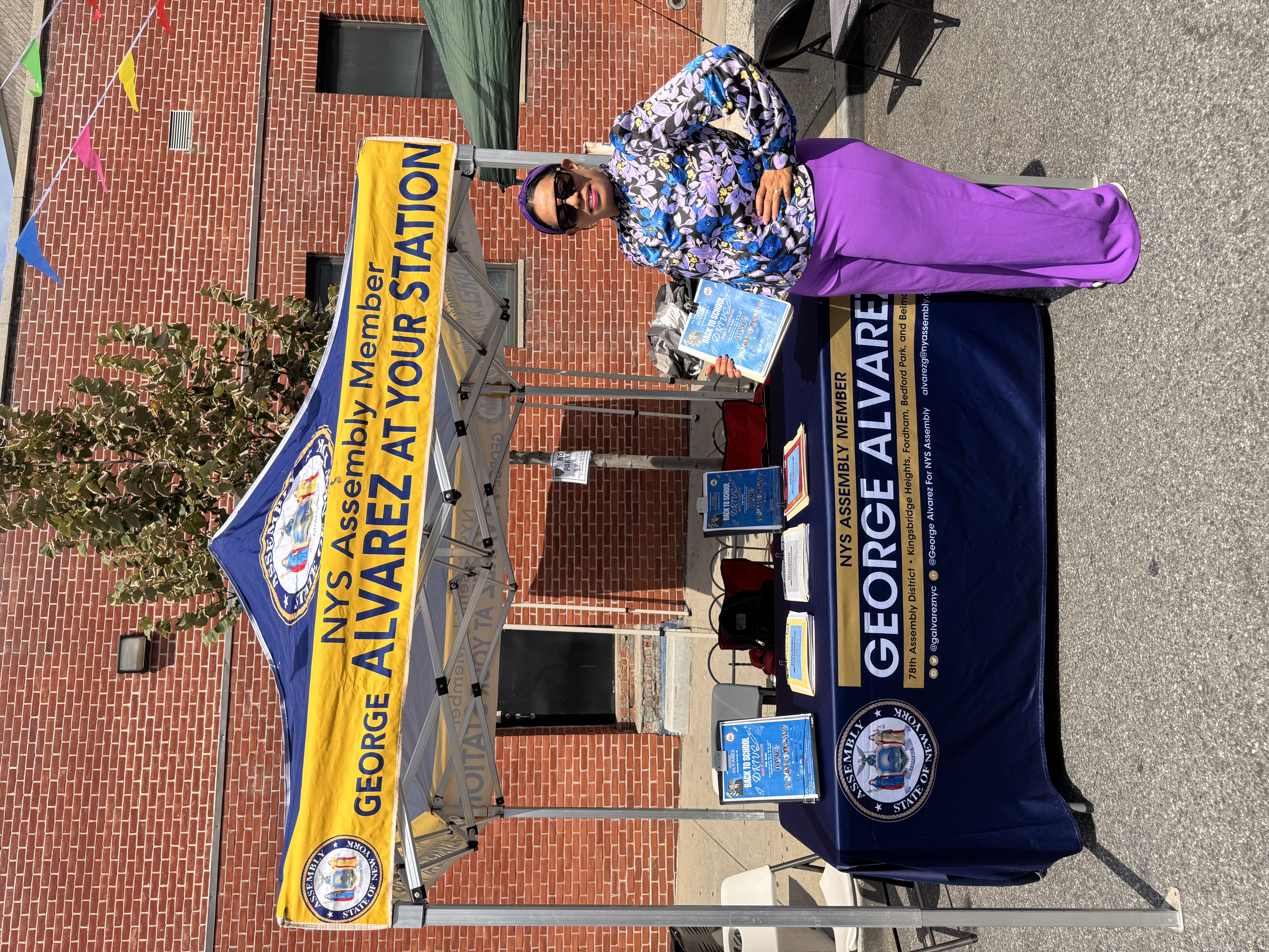 Entrega de útiles escolares en El Bronx- Nueva York - Image 1