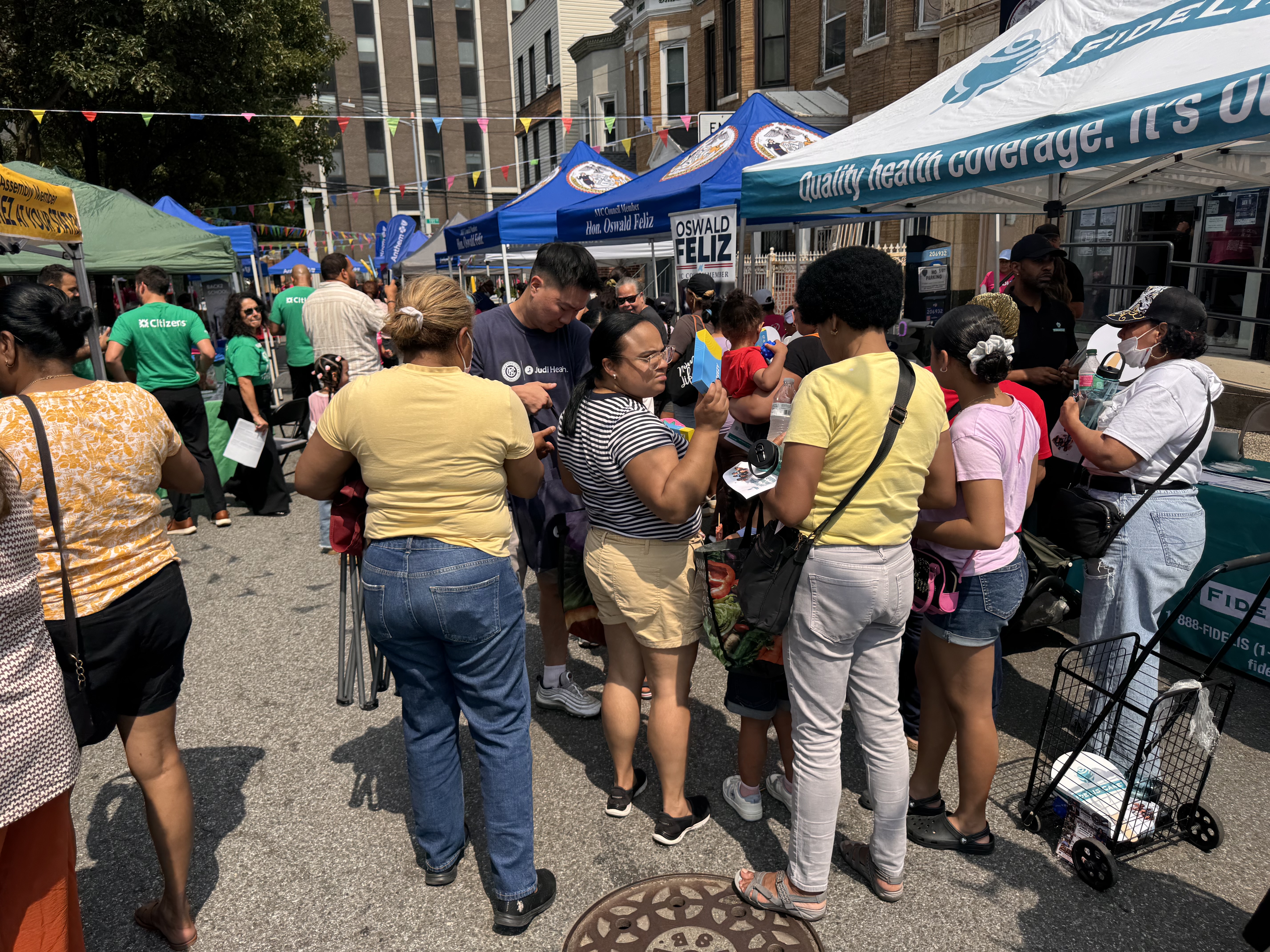 Entrega de útiles escolares en El Bronx- Nueva York - Image 2